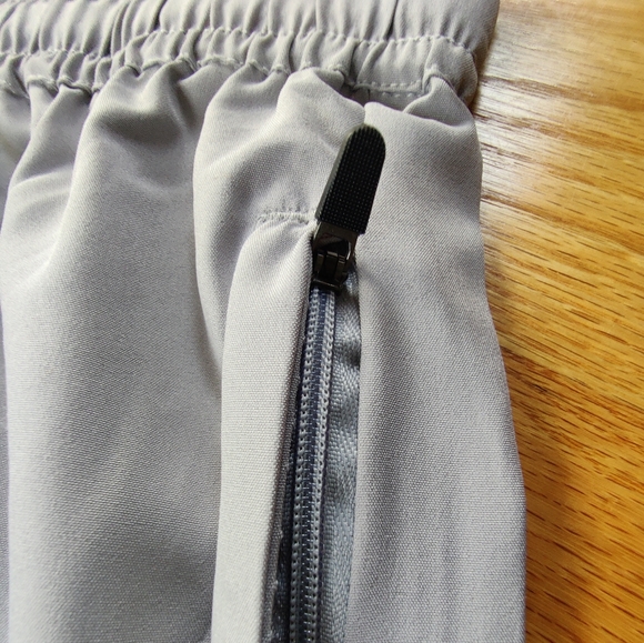 COPY - Brand New Adidas Original Mens gray Shorts - Picture 4 of 6